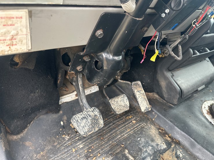 1998-massey-ferguson-8-image-44