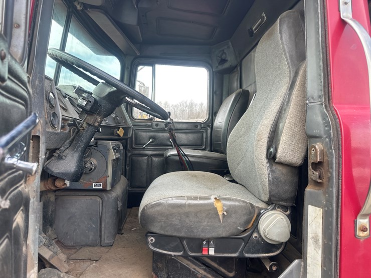 1986-mack-dm686s-image-22