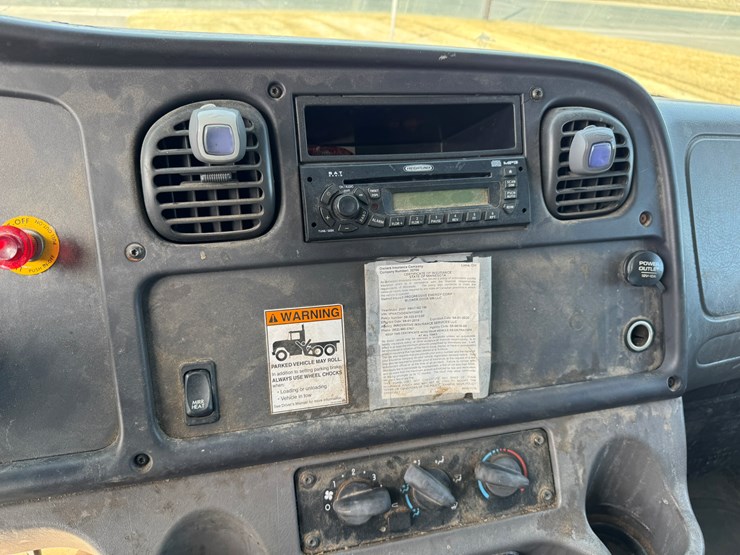 #2160-•-2006-freightliner-business-class-m2-box-truck-image-31