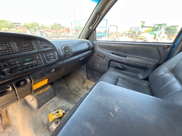 1998-dodge-3500-image-12