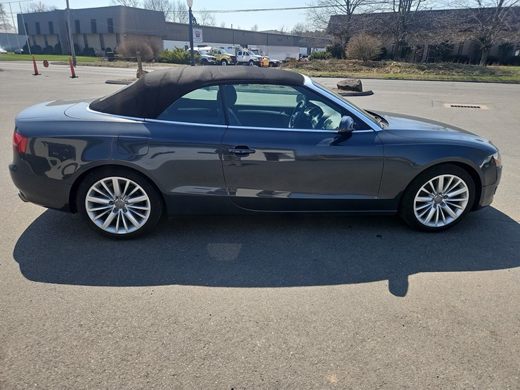 2011-audi-a5-quattro-2-door-convertible-image-4