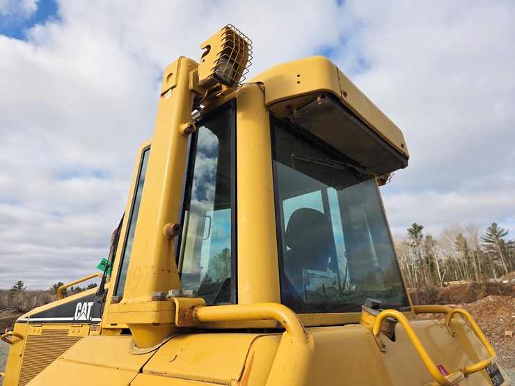 caterpillar-d6n-xl-image-35