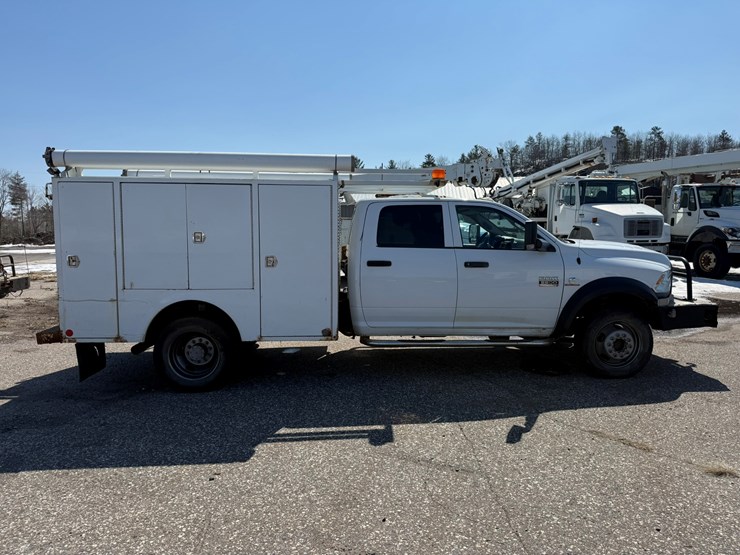 #1064-•-2015-ram-5500-heavy-duty-service-truck-image-6