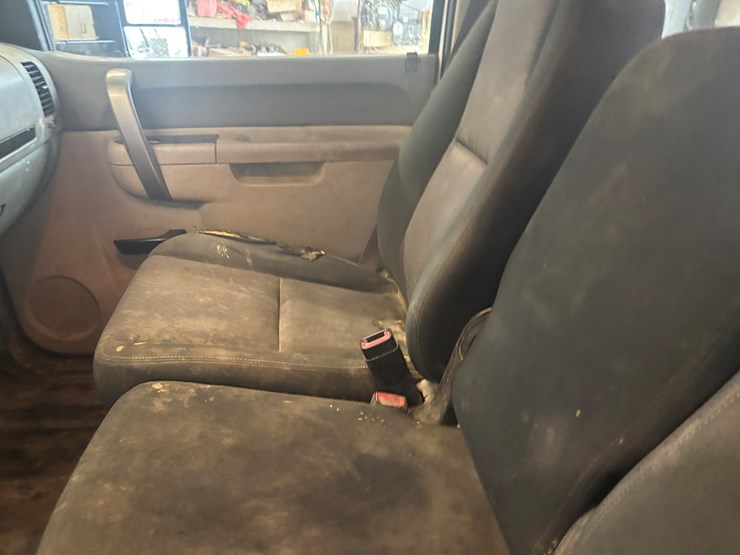 2013-chevrolet-3500-image-37