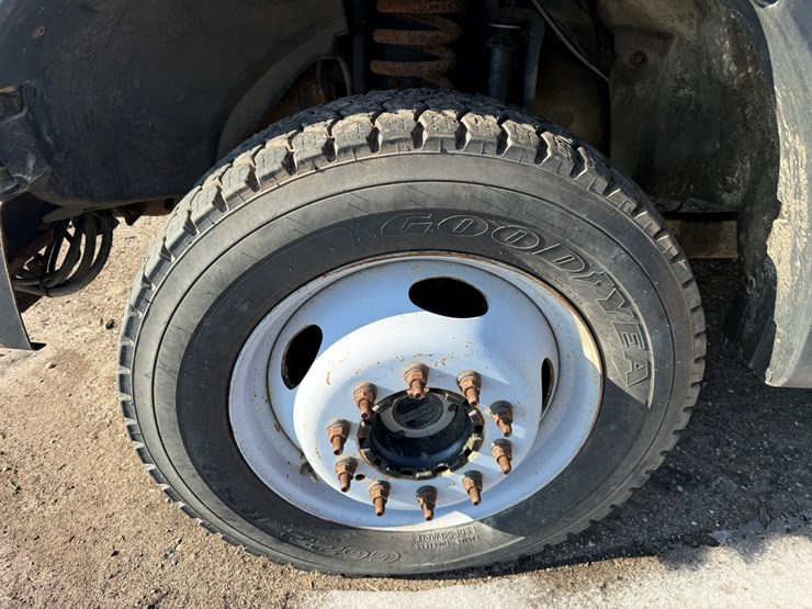 2012-ford-f550-xl-image-52