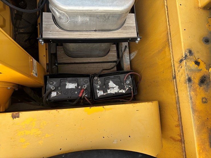 2005-gmc-t7500-image-57