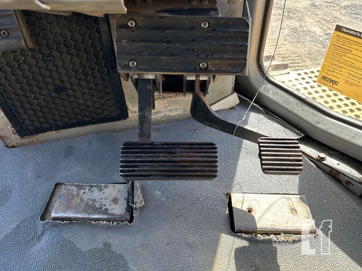 2011-caterpillar-d6t-image-20