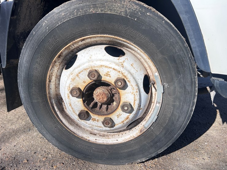 2012-isuzu-npr-image-61