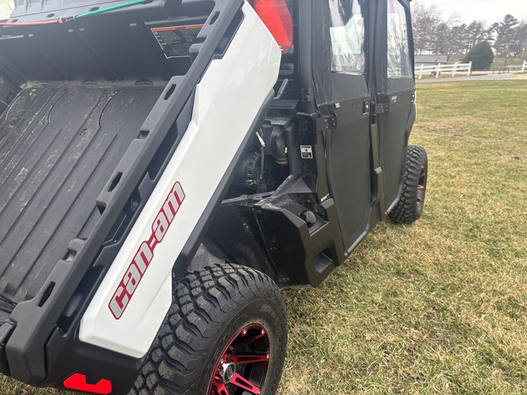 #2311-•-2023-can-am-hd-9-defender-xt-4x4-utv-image-32