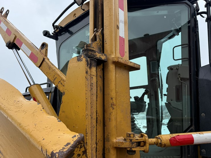 caterpillar-160m-image-68