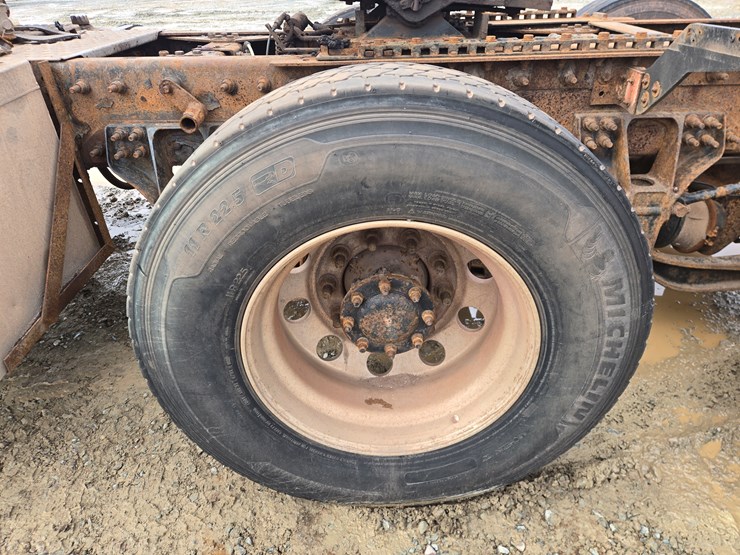 2014-massey-ferguson-8-image-71