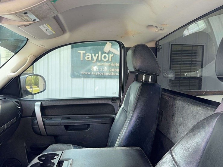 2013-chevrolet-silverado-1500-image-13