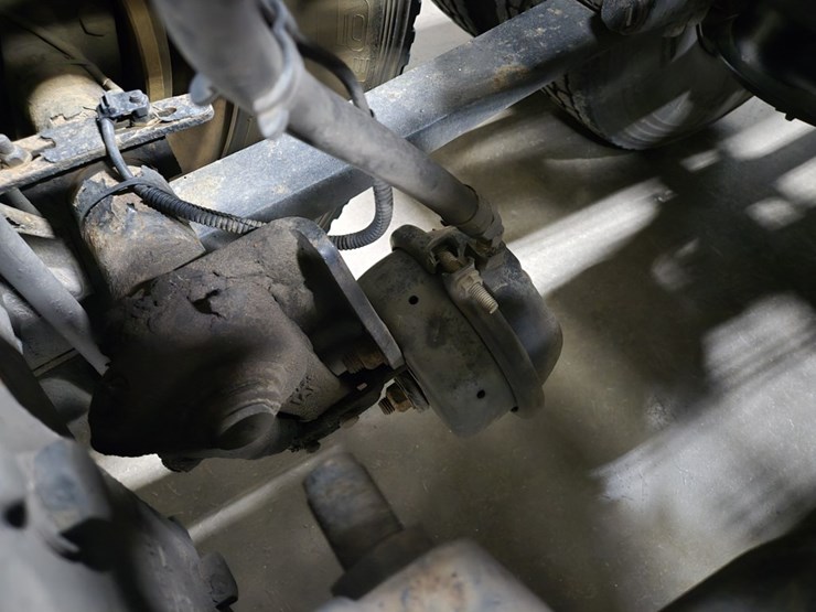 #2295-•-2016-freightliner-cascadia-day-cab-truck-tractor-image-40