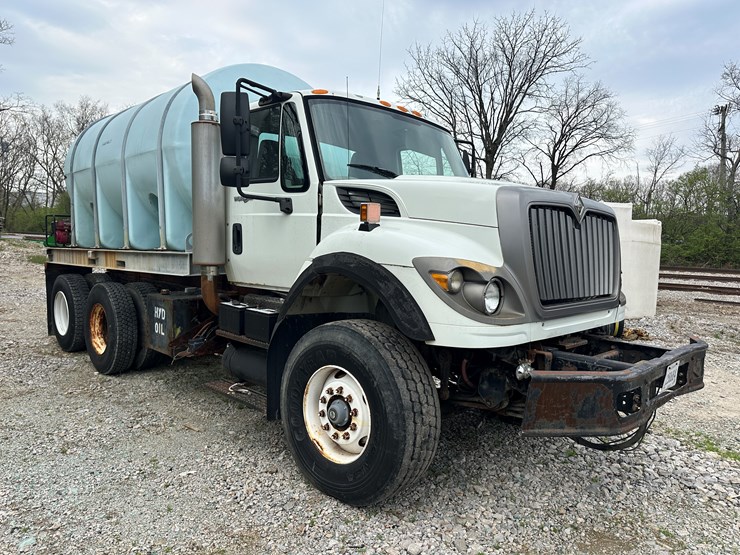 2007-international-7600-image-7