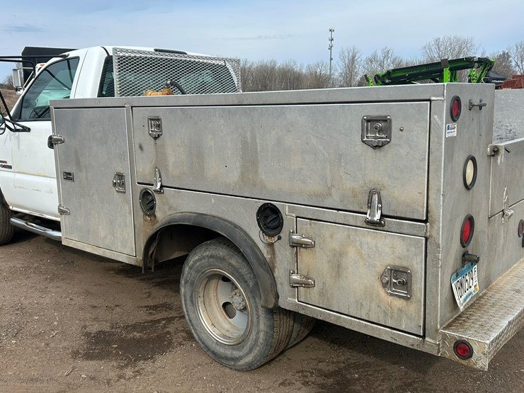 2004-chevrolet-3500-image-3