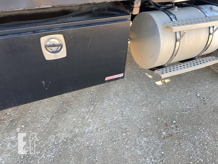 2002-kenworth-t800-image-18