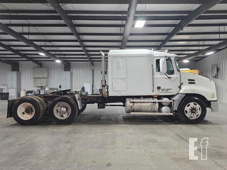 2004-mack-vision-cx613-image-6