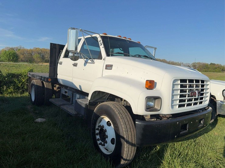 1999-gmc-7500-image-3