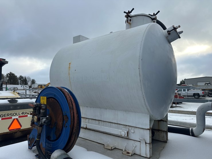 2012-massey-ferguson-8-image-24