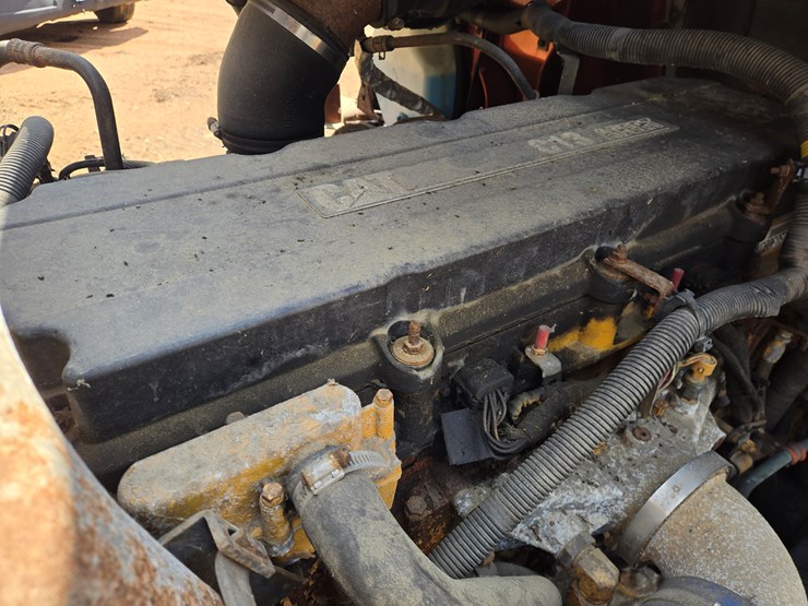 #1515-•-2005-international-9400i6x4-sleeper-cab-truck-tractor-image-34