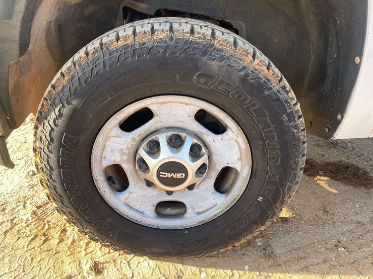 2013-gmc-sierra-2500-image-17