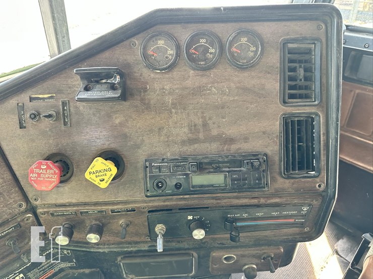 1991-freightliner-fld120-image-46