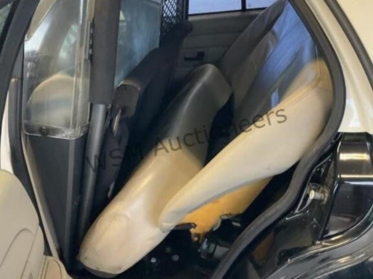 2009-ford-crown-victoria-sdn-image-23