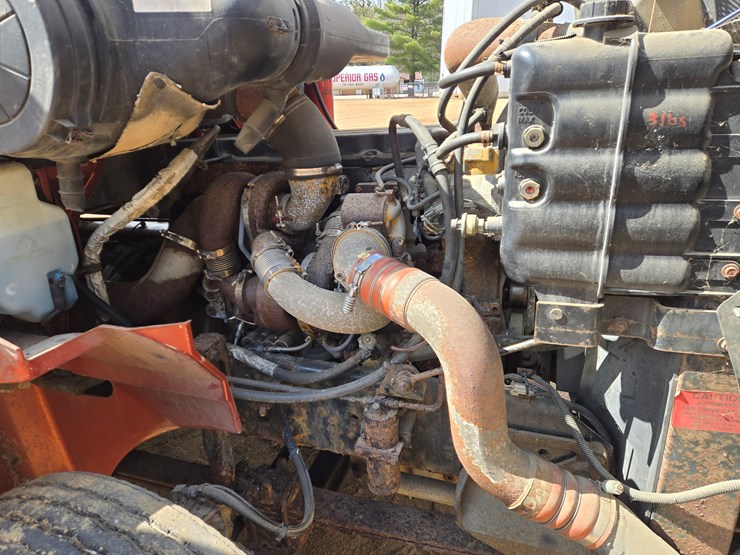 #1515-•-2005-international-9400i6x4-sleeper-cab-truck-tractor-image-35