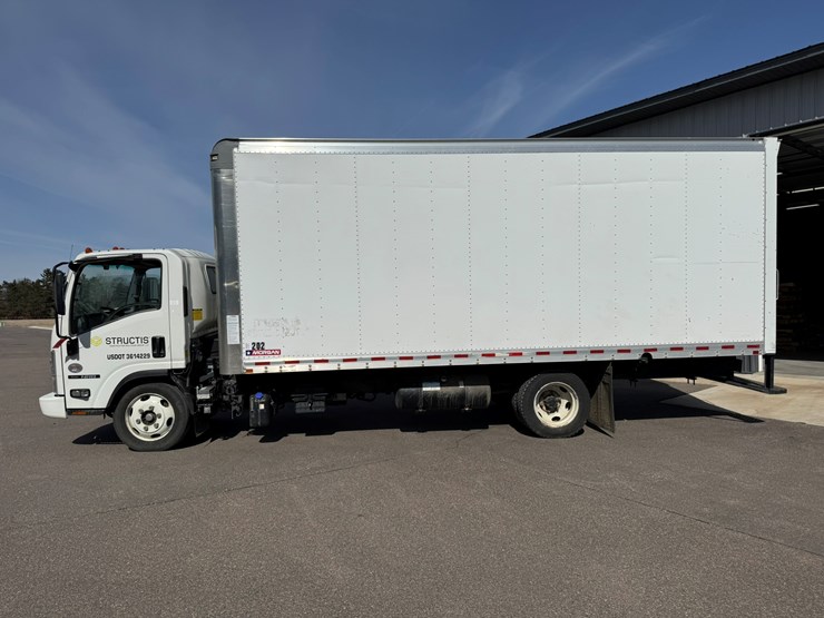 2019-isuzu-nrr-image-2