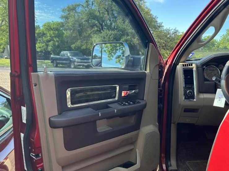 2012-dodge-ram-1500-image-12