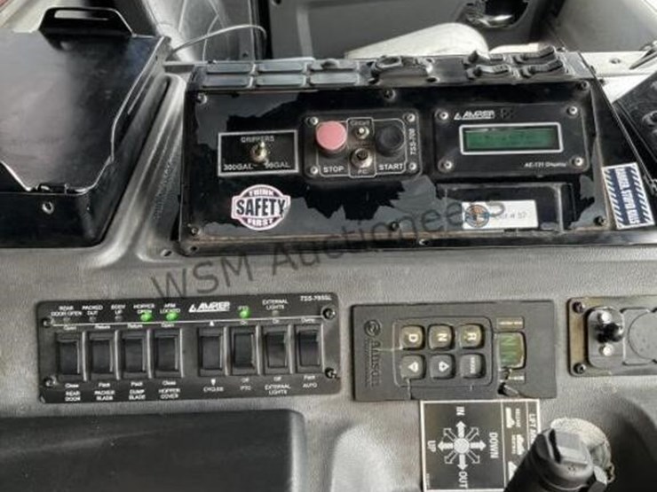 2018-peterbilt-520-image-18