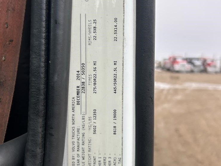 2015-volvo-vnl62t630-image-30