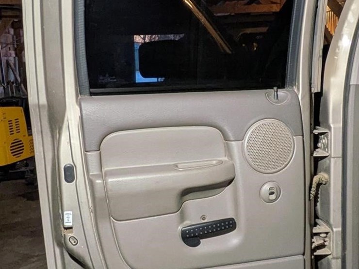 2003-dodge-2500-image-7