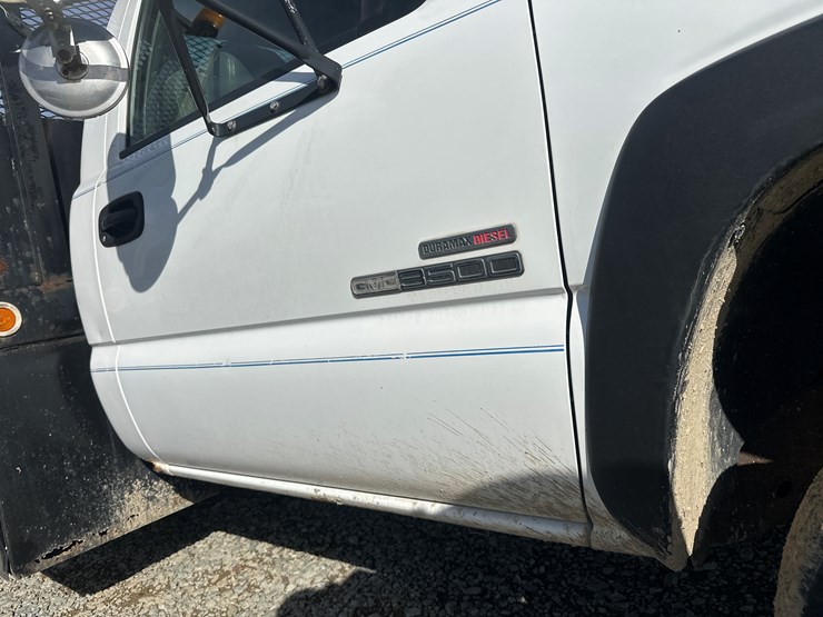 2005-gmc-3500-image-12