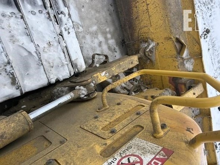 2017-komatsu-d61pxi-image-19