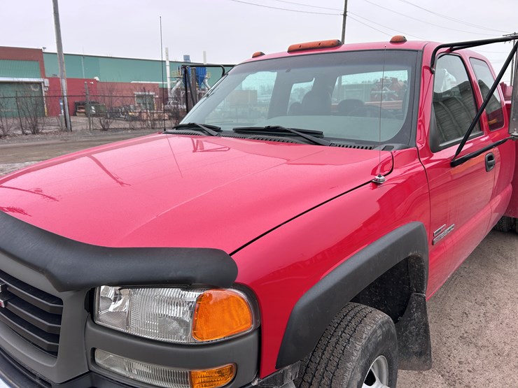 2003-gmc-3500-image-10