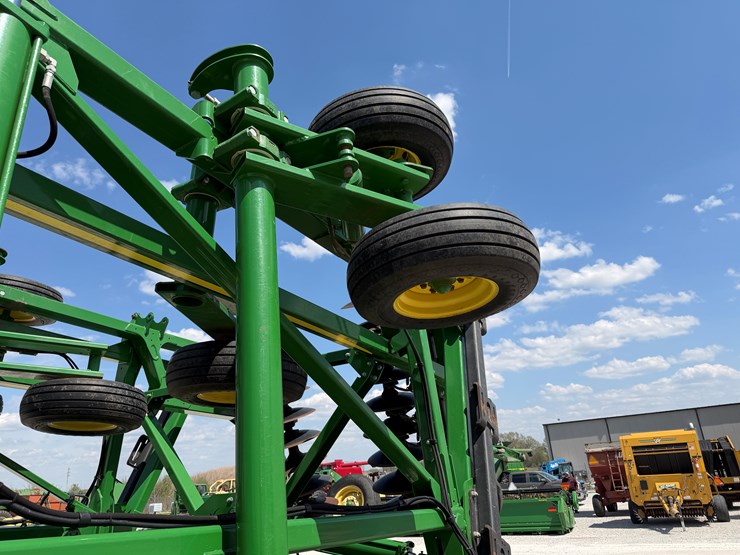 2014-john-deere-2623-image-8