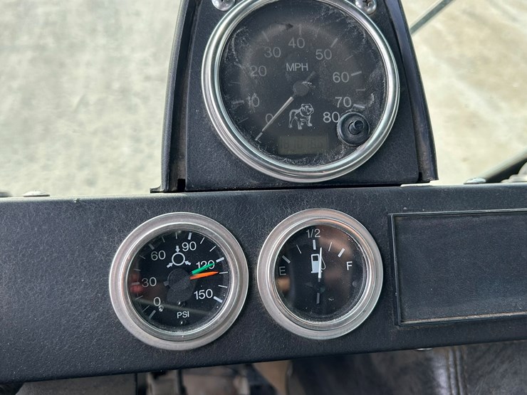 #2237-•-2006-mack-tri-axle-concrete-placement-truck-image-73