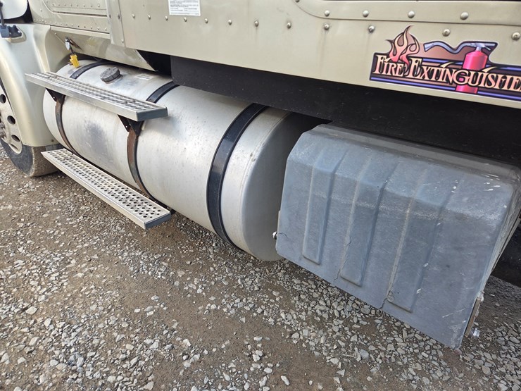 2005-caterpillar-c13-image-19