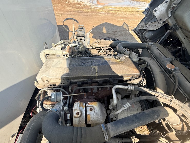 2004-isuzu-npr-image-53