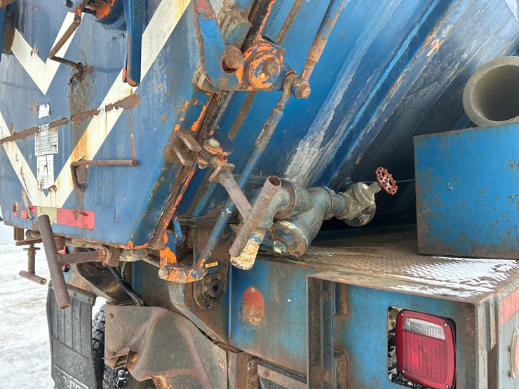 1990-ford-l9000-image-18