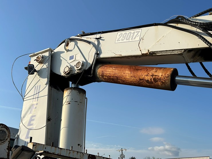 peterbilt-365-image-38