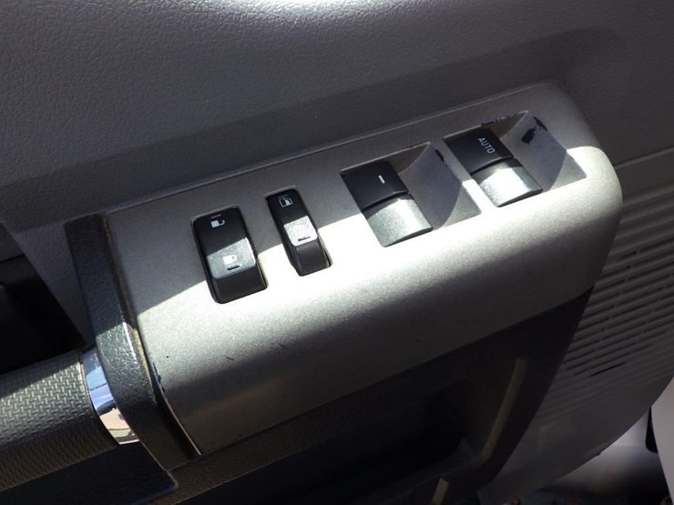 2016-ford-f650-xlt-image-31