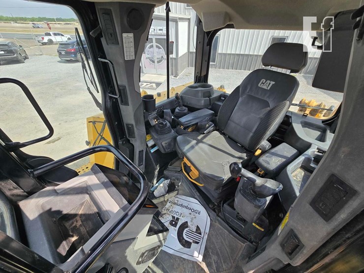 2019-caterpillar-d6-xe-lgp-image-16