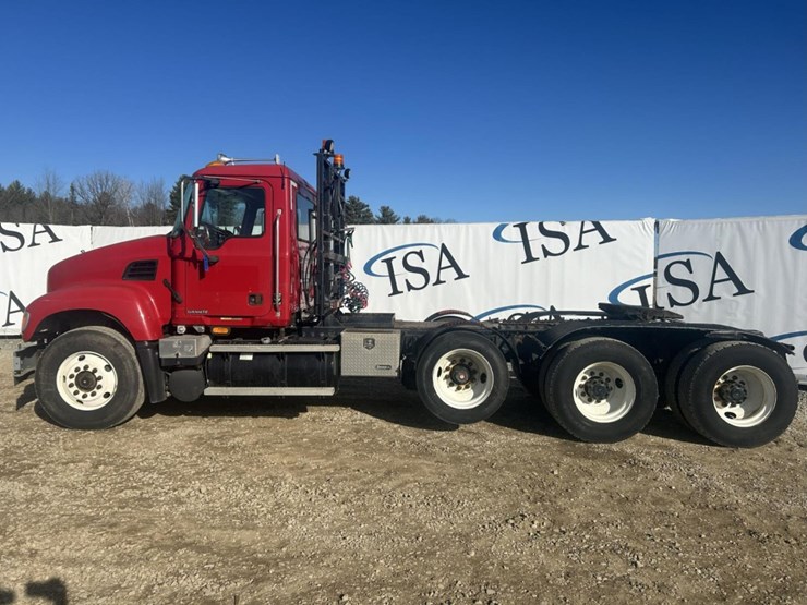 2003-massey-ferguson-8-image-2