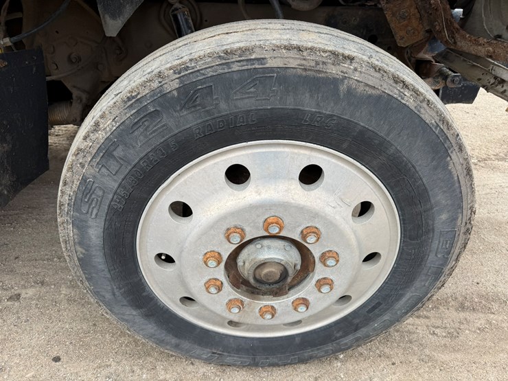 1977-ford-8000-image-45