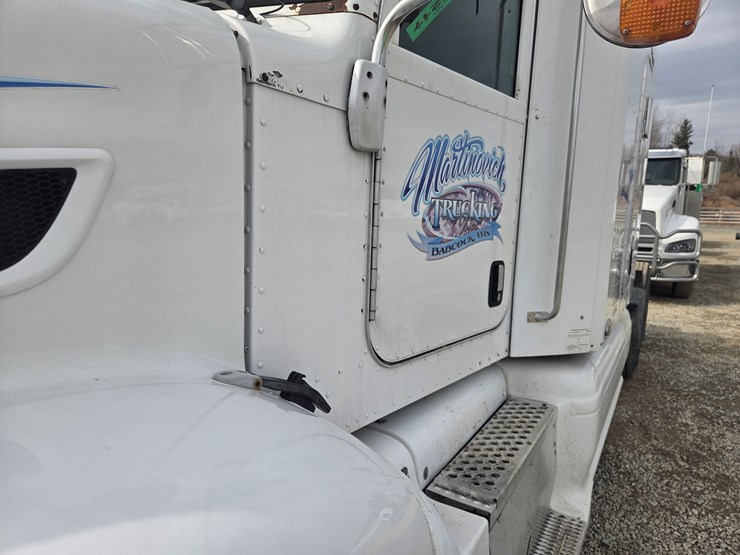 2007-peterbilt-579-image-16