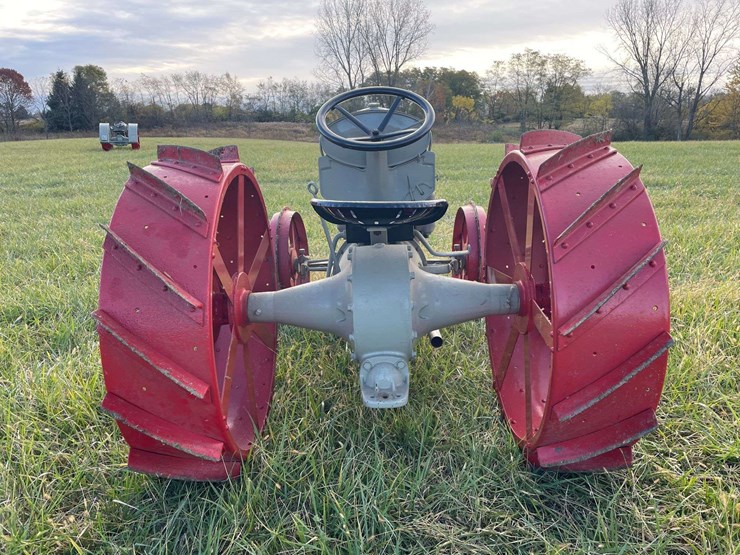 1919-fordson-tractor-image-4