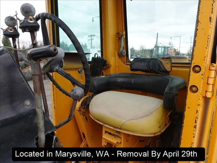 1975-deere-570a-image-12