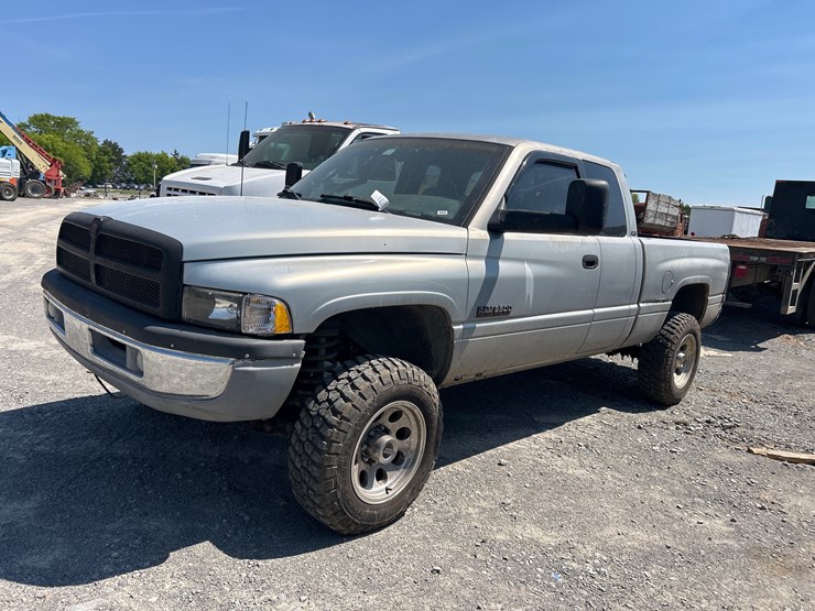 1998-dodge-2500-image-1